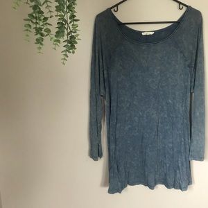 Easel long sleeve tunic